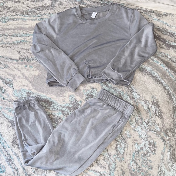 Gray tracksuit - Picture 2 of 5